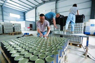 天坡現(xiàn)代農(nóng)業(yè)帶動(dòng)貧困戶(hù)脫貧致富